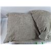 Image 2 : (2) Pillows 31", PICKUP PREFERRED