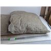 Image 3 : (2) Pillows 31", PICKUP PREFERRED