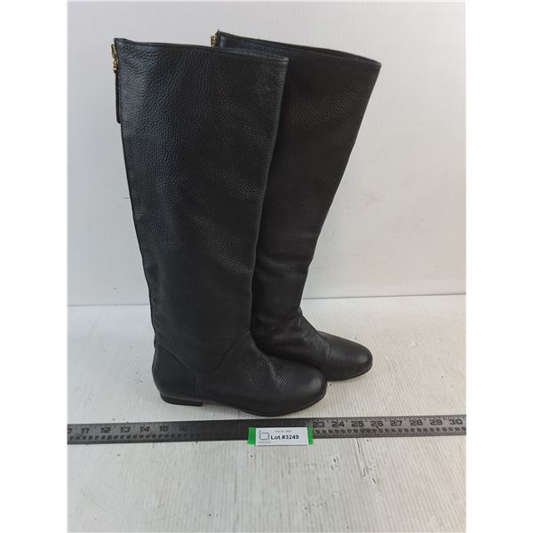 Size 6 Women's Faux Leather Boots
