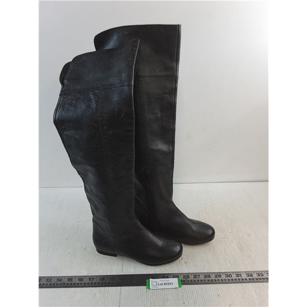 Size 6 Faux Leather Ladies Knee-High Boots