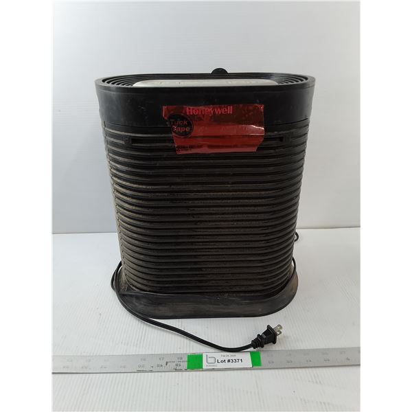 Honeywell Air Purifier- Powers On - PICK UP