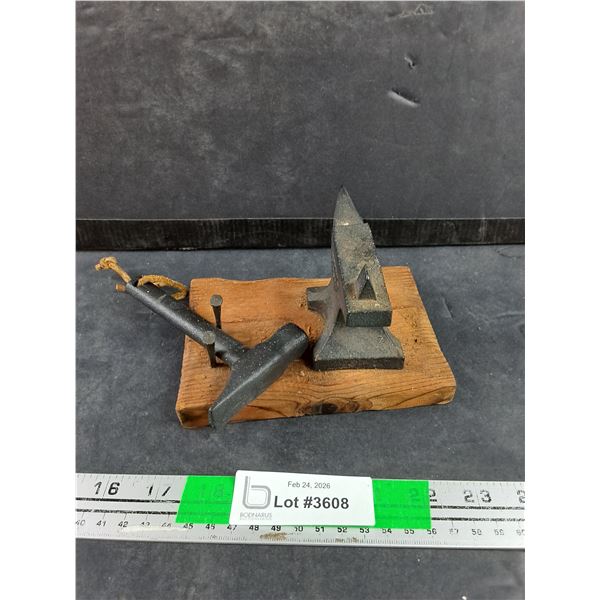 Canada Forge Miniature Anvil & Mallet