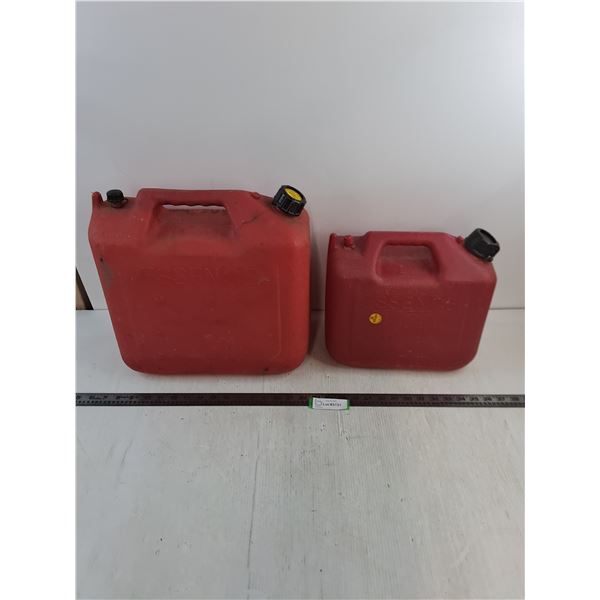 (2) Empty Jerry Cans (20L & 9.4L) - Pickup Only