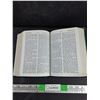 Image 2 : Holy Bible Reference Edition