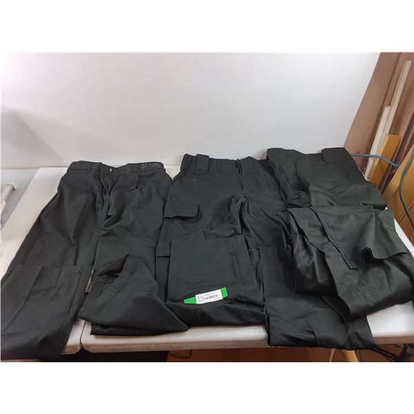 (2) DFO Unisex Cargo Pants - Size 34x32, 40x30 (2) Women's Work Pants 32x28, 38x32
