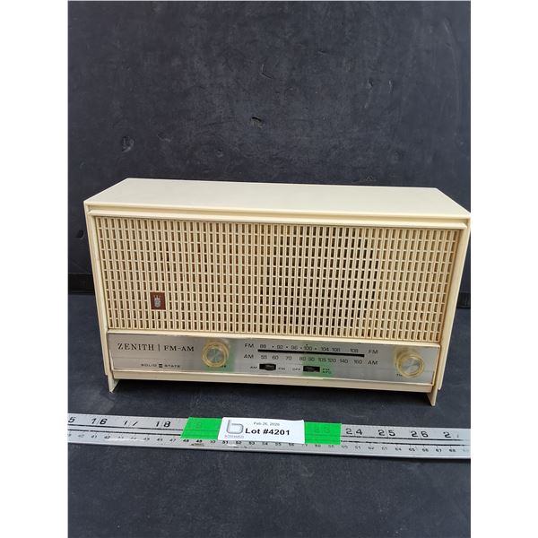 Vintage Zenith FM-AM Solid State Radio - Powers On, As Is