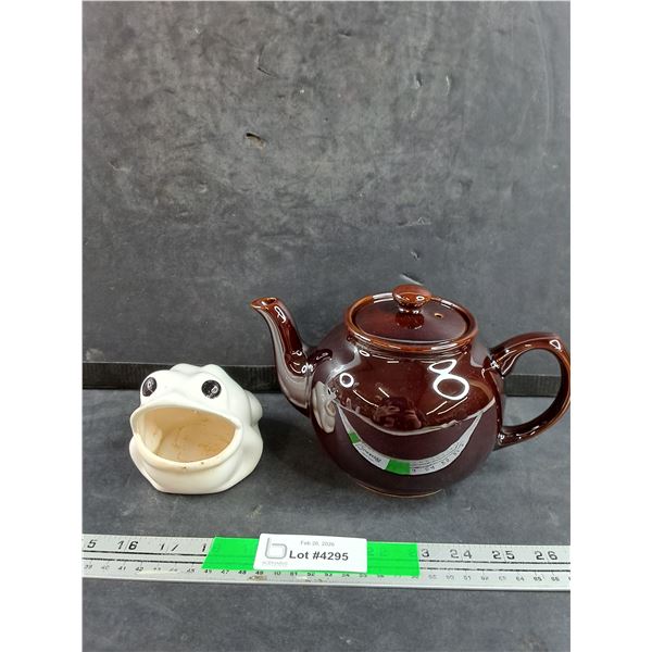 Vintage Sadler England Brown Betty Teapot, Ceramic Frog Sponge Holder
