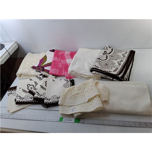 Tablecloths & Placemats