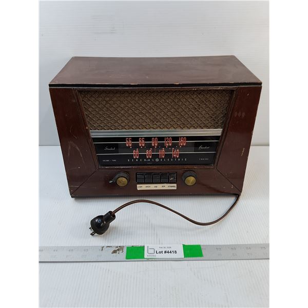 Vintage Standard Radio- As Is