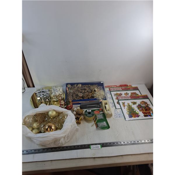 Assorted New & Used Christmas Decor & Crafts