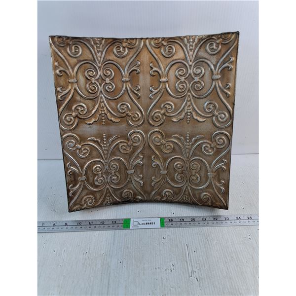 (1) Gold Tone Metal Design Wall Decor:13.75"x14.25"
