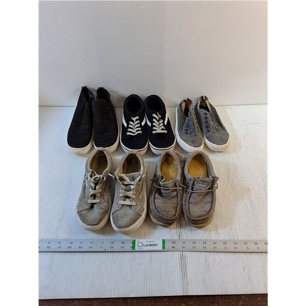 Assorted- Shoes (Size 2)