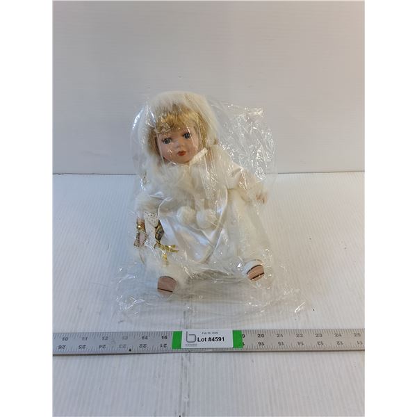 Vintage Porcelain Doll-10" Seated