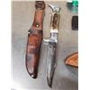 Image 2 : Collection Of 4 Vintage & Modern Fixed Blade Knives