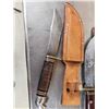 Image 6 : Collection Of 4 Vintage & Modern Fixed Blade Knives