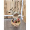 Image 8 : Alaskan Wolf Table Top Pedestal Taxidermy Mount