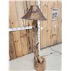 Image 10 : Sassafras Wood Rustic Floor Lamp