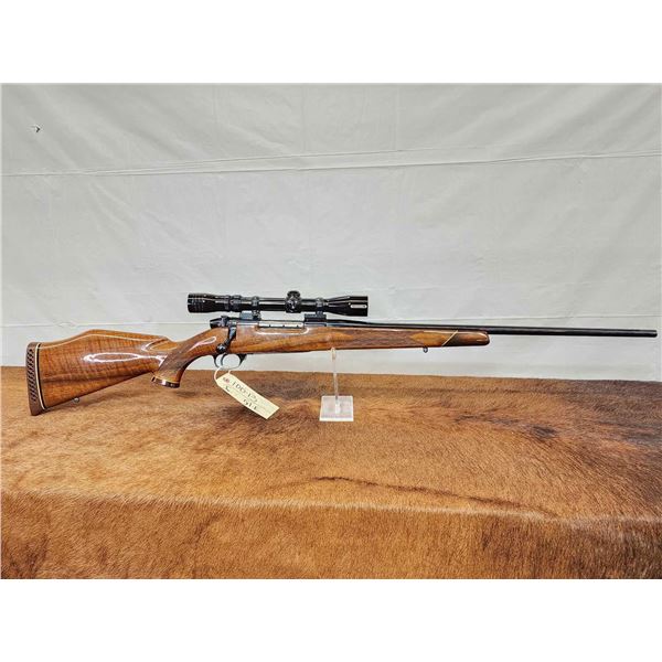Weatherby Mark V .240 Weatherby Magnum Bolt Action Rifle