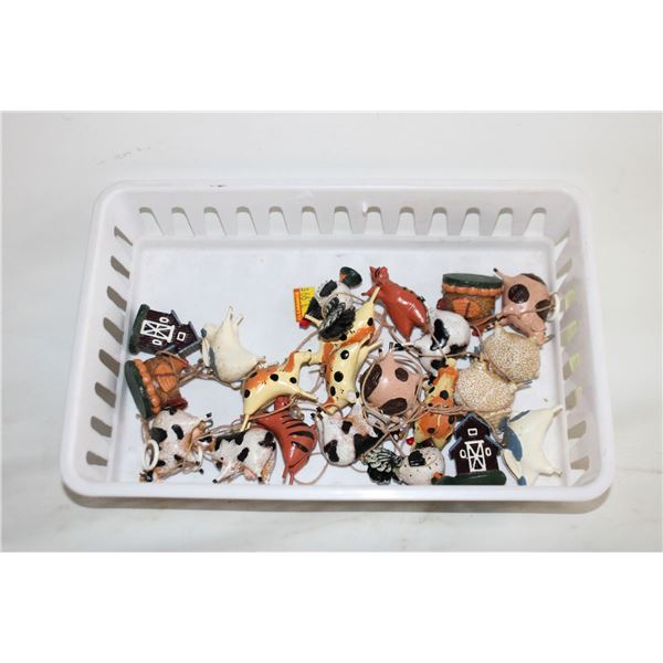 VARIETY OF FARM ANIMALS ON A STRING X2