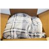 Image 1 : LIFE COMFORT THE ULTIMATE FAUX FUR THROW BLANKET