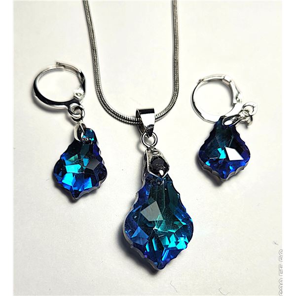 27)  BAROQUE CUT IRRISESCENT BLUE DROP