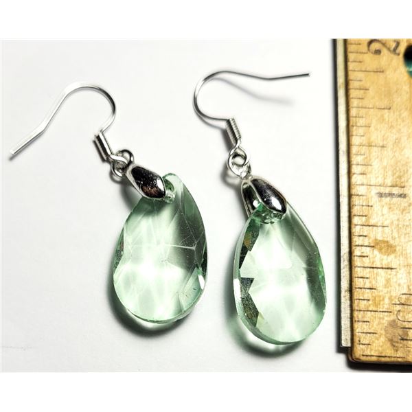 21)  PALE GREEN  PEAR SHAPED CRYSTAL DROP