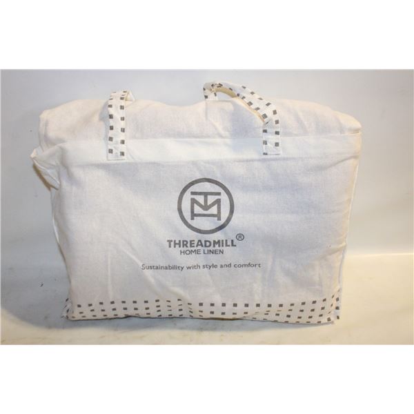 THREADMILL 100% QUEEN SIZED BLANKET BLUE