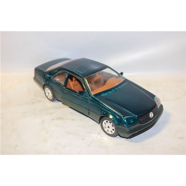GREEN MERCEDES BENZ 1/18