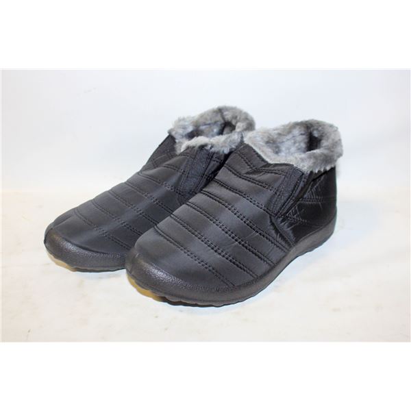 BLACK SHOES WITH FUR LINER SIZE 6.5
