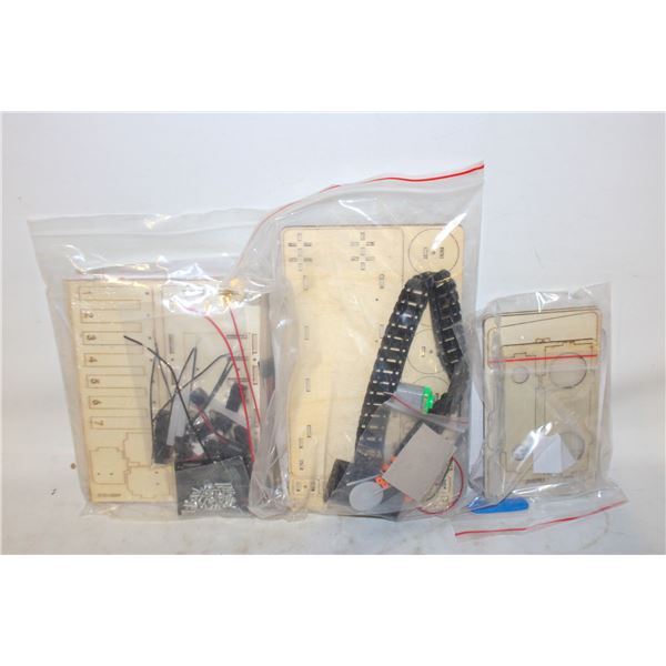 3 FUNMAKERS WOODEN CRAFT KITS PIANO, BIONCULARS,