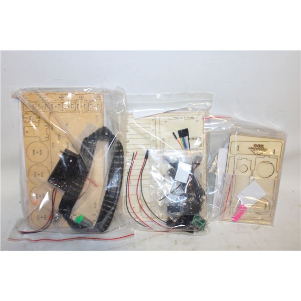 3 FUNMAKERS WOODEN CRAFT KITS PIANO, BIONCULARS,