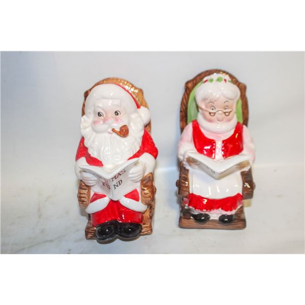 VINTAGE SANTA AND MRS CLAUS BANKS
