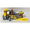 Image 2 : VINTAGE HOTWHEELS "TOW AND TUNE" PLAYSET WITH 2