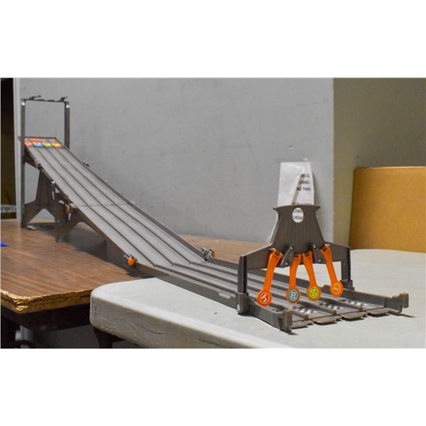 VINTAGE HOT WHEELS 4 LANE ELIMINATION RACE SET