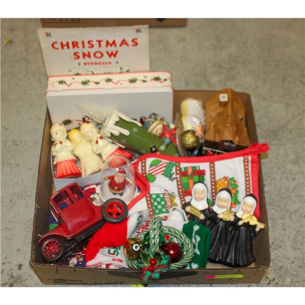 VINTAGE CHRISTMAS ITEMS- BOX LOT ASSORTED