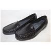 Image 1 : SAS TRIPAD COMFORT WOMENS SLIP ON SHOE SIZE 7.5