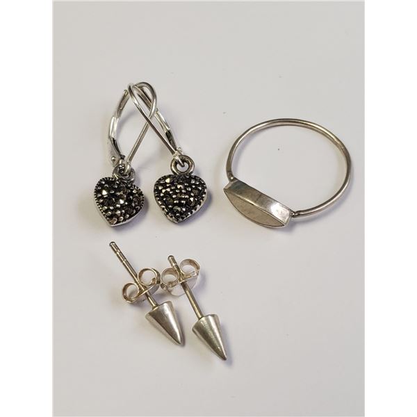 SILVER RING AND 2 EARRING SET