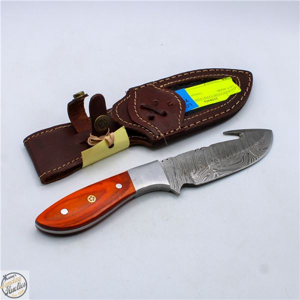DAMASCUS HUNTING KNIFE WITH GUT HOOK
