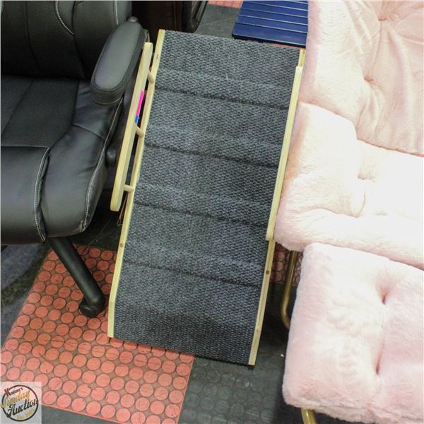 NEW ASSEMBLED 80CM WOOD DOG RAMP