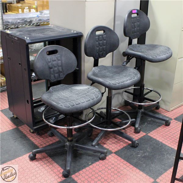 LOT OF 3 HYDRAULIC LIFT HD STOOLS