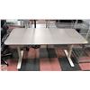 Image 1 : GREY TABLE ADJUSTABLE 31.5" X 63" X 28.5"
