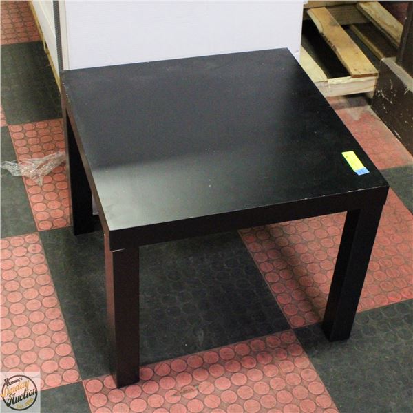 SQUARE SIDE TABLE 21" X 21" X 18"