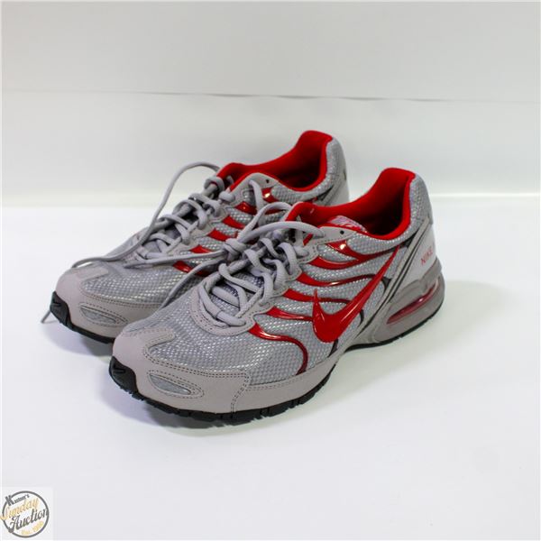 NEW NIKE AIR MAX MEN'S SIZE 10