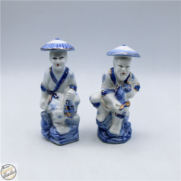 2 VINTAGE WOMAN AND MAN CHINESE FISHING BLUE WHITE