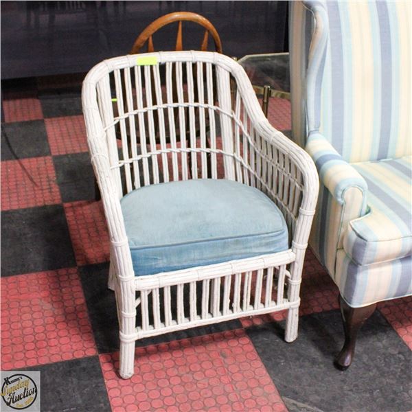 WHITE WICKER STYLE FRAME BLUE CUSHIONED
