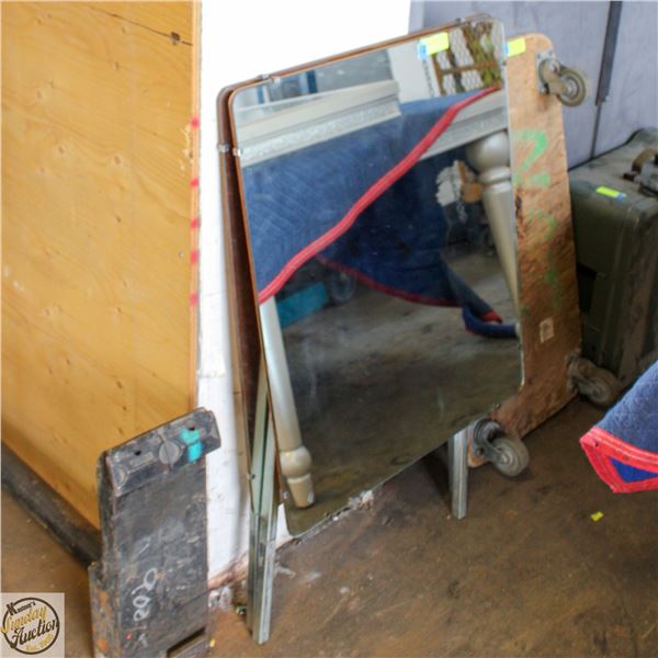 2 PCS MIRRORS 26X30 INCHES