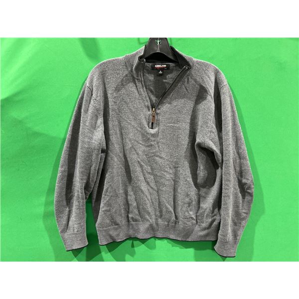 Kirkland Signature Men’s Medium Half-Zip Sweater in Gray