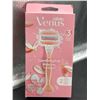 Image 2 : Gillette Venus Comfortglide White Tea Razor with 2 Cartridges