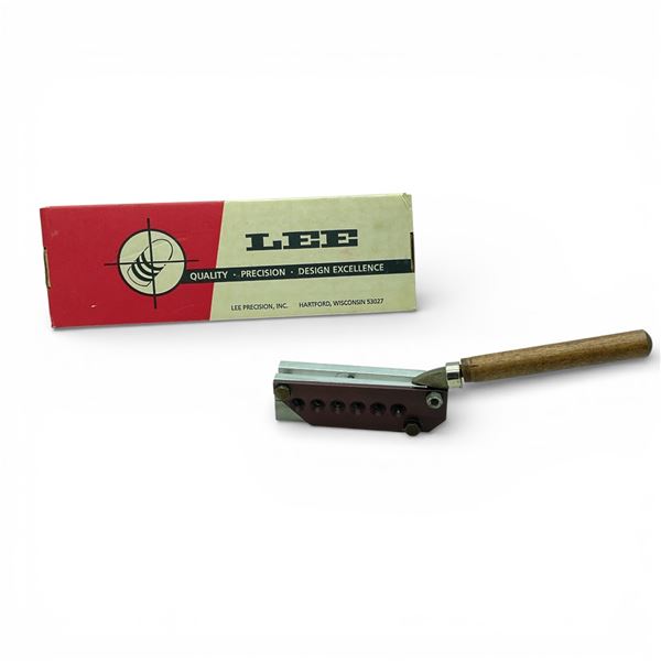 Lee 6 Cavity Bullet Mold Tumble Lube Bullets, .452 Diameter, 200 Grain Semi-Wad Cutter, #90379