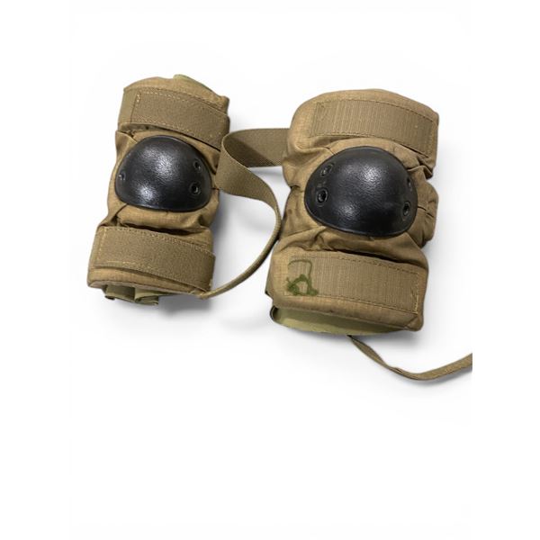 1X US U.S. Armed Forces Knee Pads - Coyote Brown Used Condition